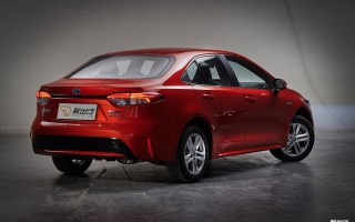 雷凌双擎科技版 新车油耗低至41升100公里，驾驶感受轻快！试驾2022款雷凌双擎